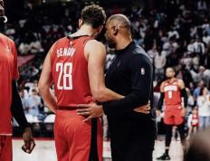 开云体育-火箭主帅德安东尼：我们需要更加团结