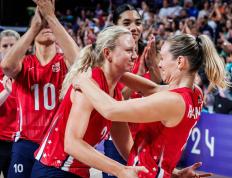 开云体育中国-赛事临近收官，各队争夺前四席位激烈的简单介绍