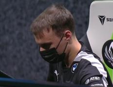 开云体育登录-DFM力克SHR，Perkz操刀奇招英雄翻盘峡谷大战入围赛，引爆全场热议