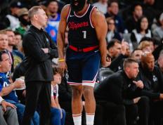 开云体育-火箭队主力球员詹姆斯·哈登因伤缺席下一场比赛