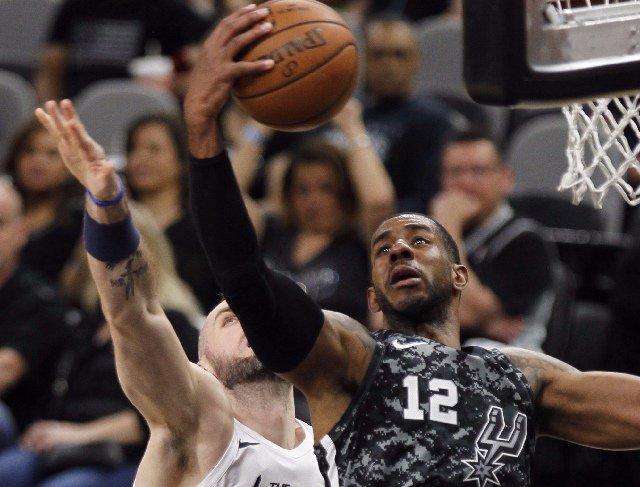 开云体育app-黄蜂逆转骑士,继续东部前进的简单介绍