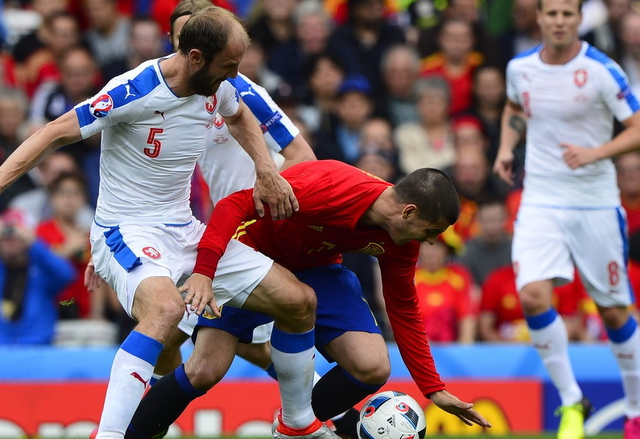 开云APP-欧预赛实力碰撞，豪强晋级淘汰赛