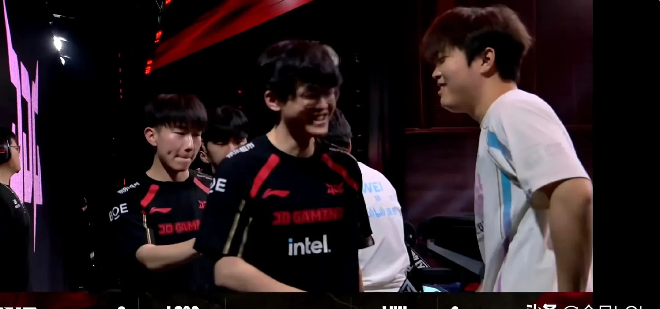 开云体育在线-包含G2鏖战SHR，Bin操刀奇招英雄翻盘强强对话入围赛，让粉丝疯狂欢呼的词条