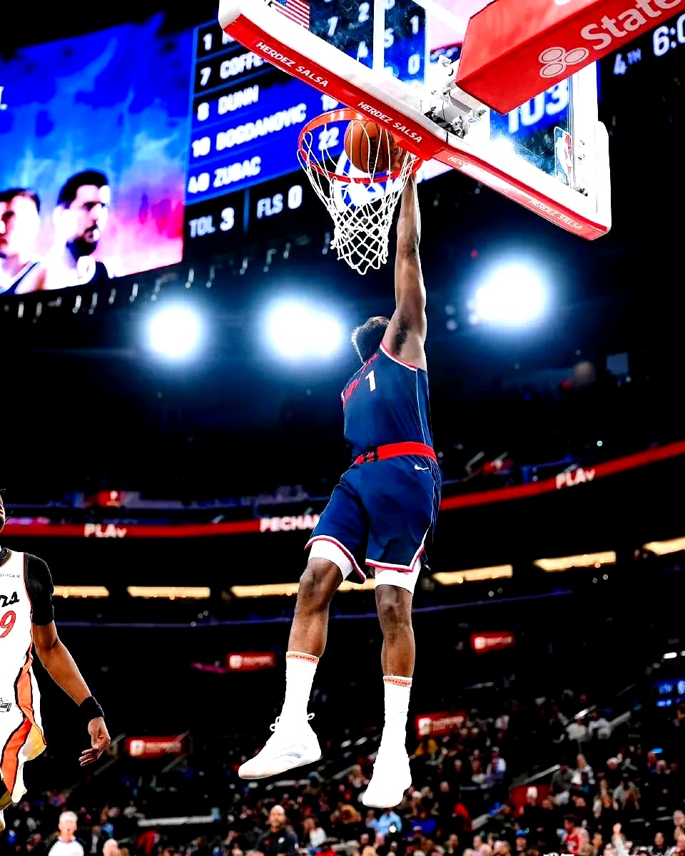 开云体育官方网站-火箭客场大胜爵士,哈登砍下50+得分