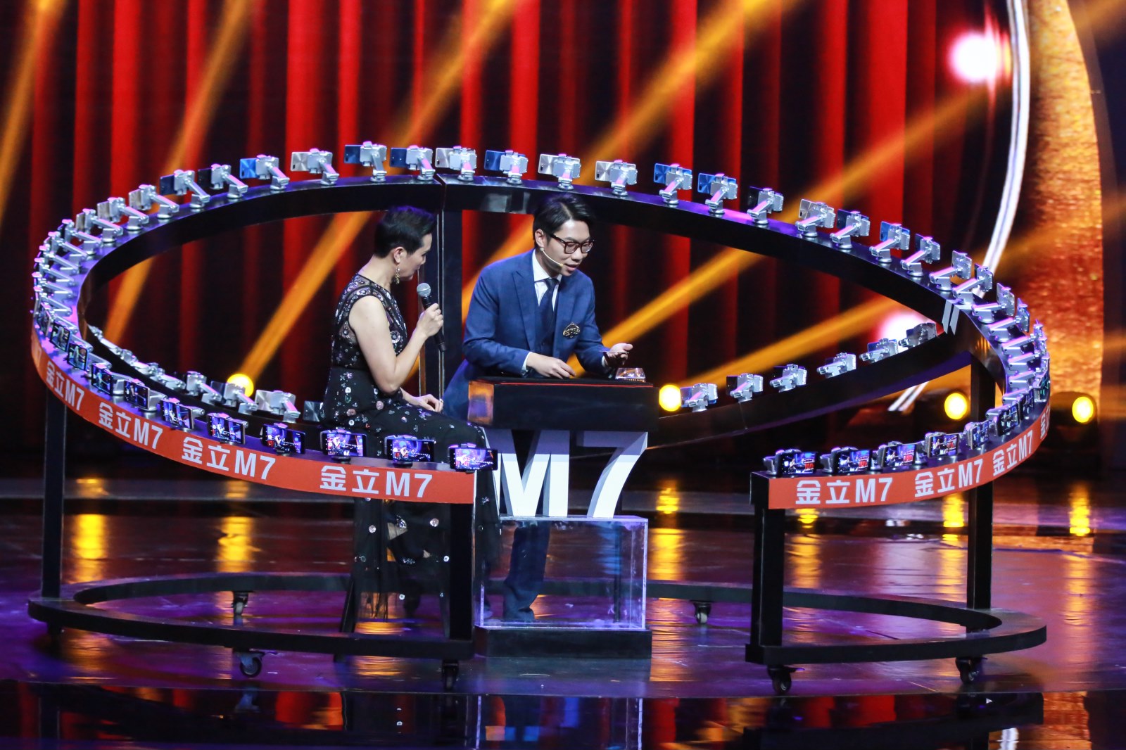 开云体育官网-包含超级巅峰之战即将上演，谁将捧起胜利宝座？的词条