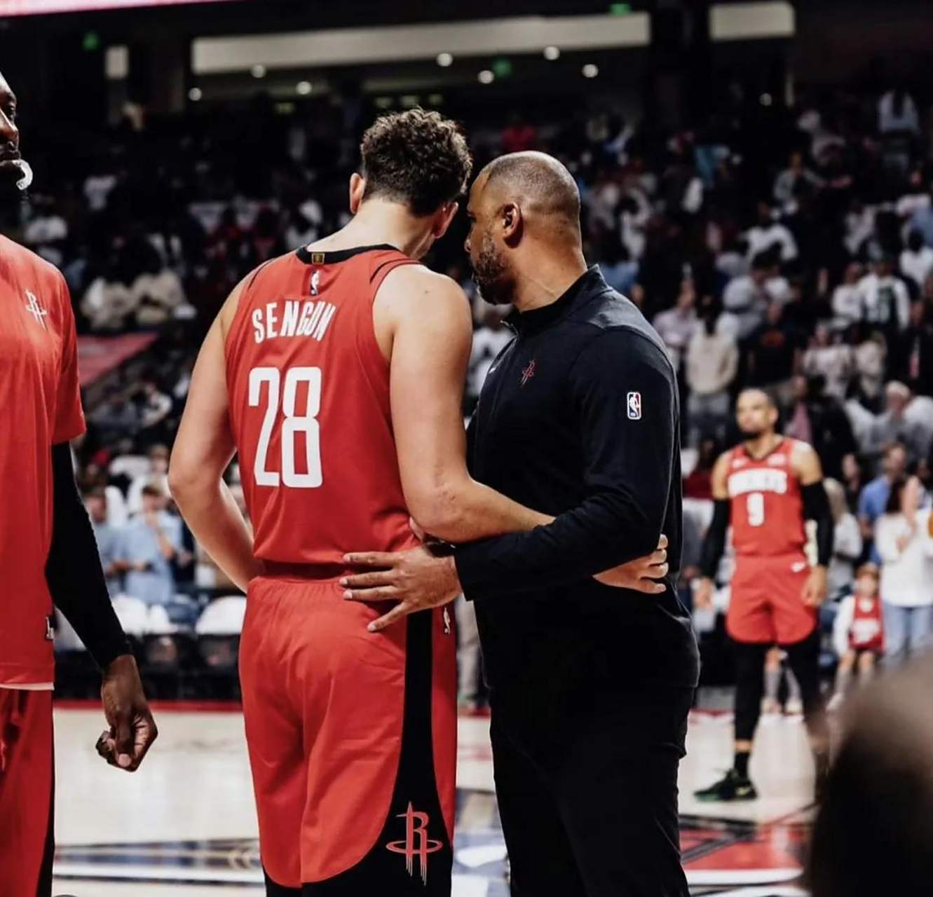 开云体育-火箭主帅德安东尼：我们需要更加团结