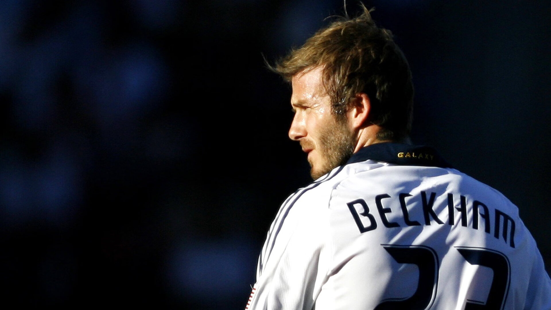 开云APP-昨夜，篮球世界被两场胜利点燃，国王惊魂过关，拉文三分如雨