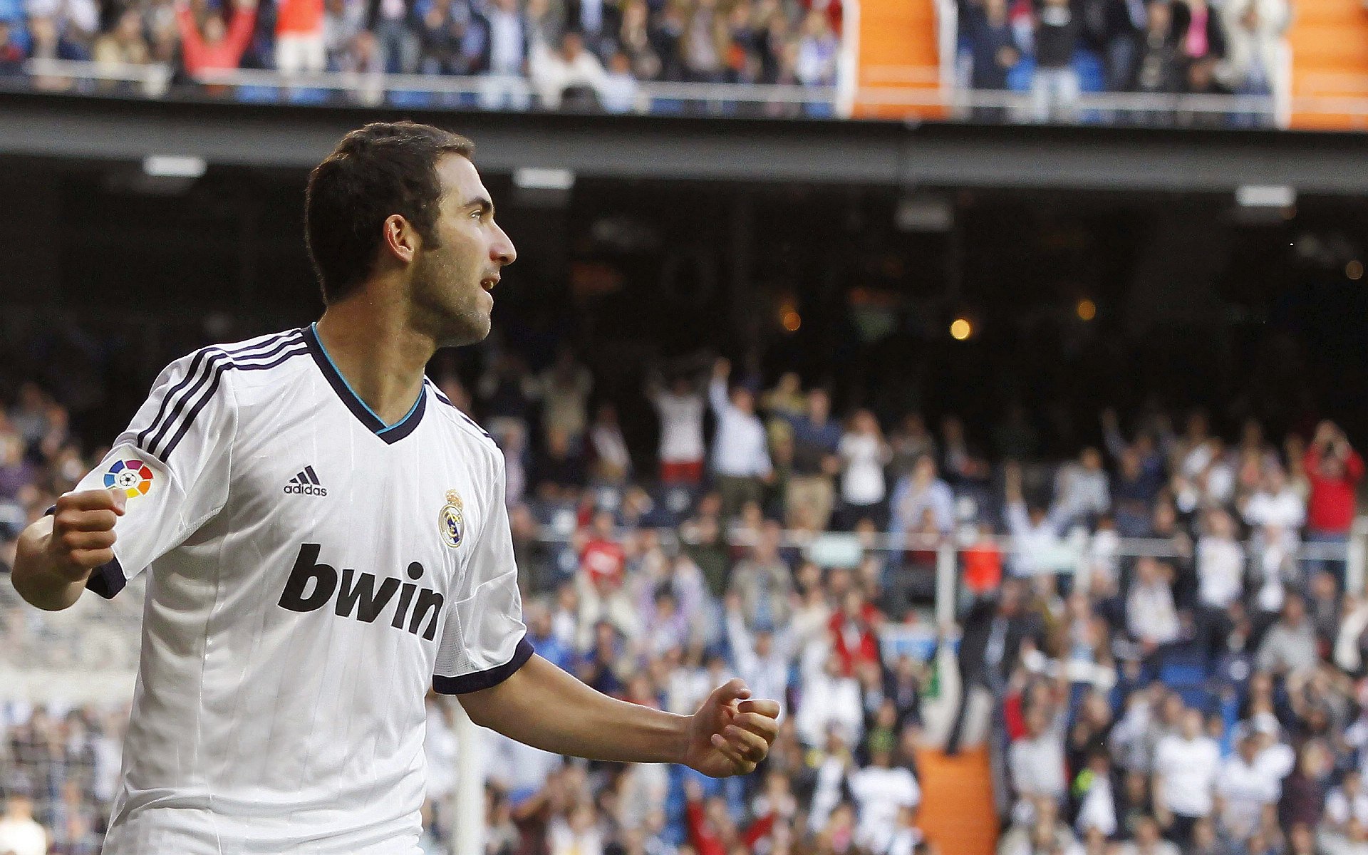 开云体育-足球史上最奇特的相遇，当巴西国家队在伯纳乌掀翻皇马